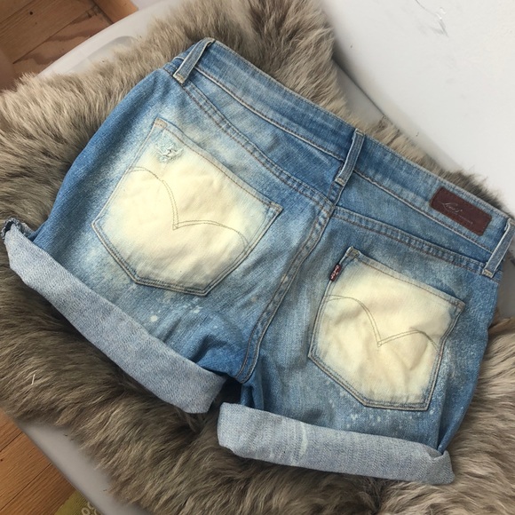 Levi’s Woman’s size 26 denim jean shorts ! *NWT* - Picture 4 of 8